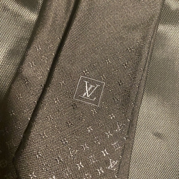 Louis Vuitton tie - Picture 3 of 4
